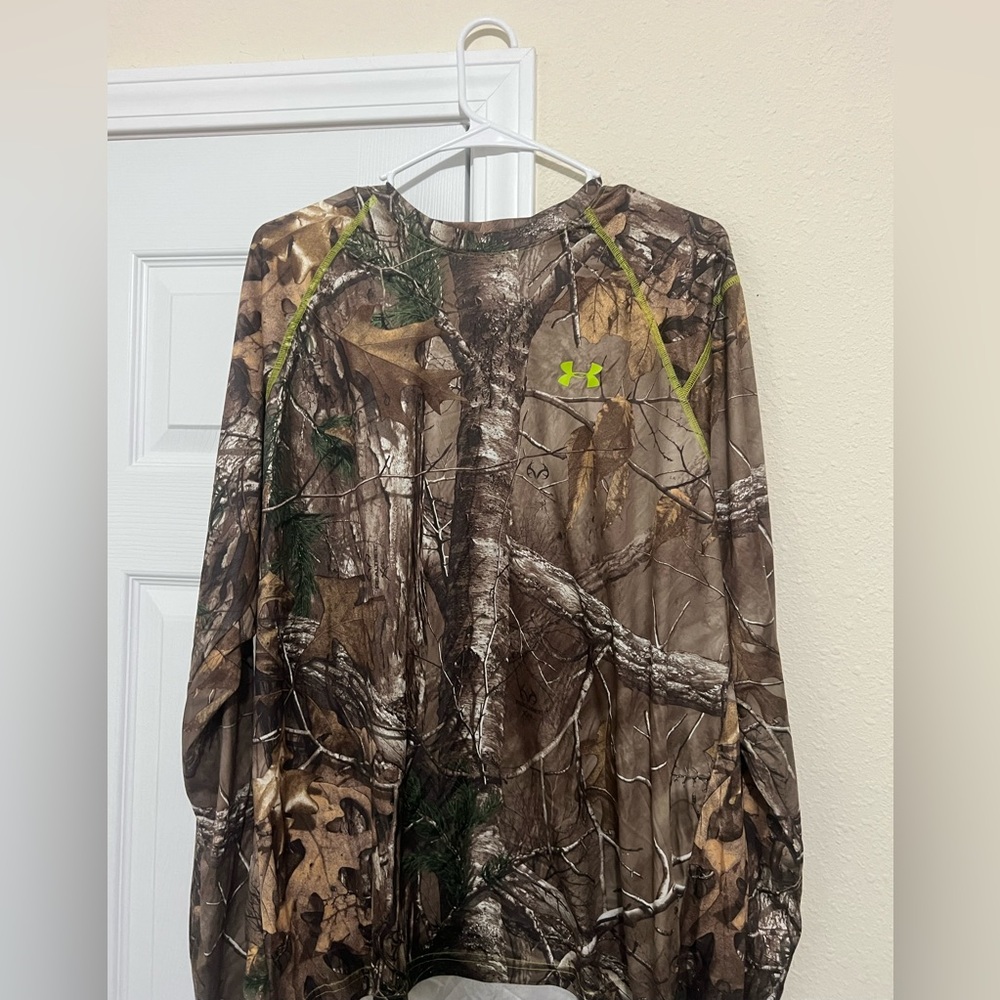 Under Armour Scent Control Loose Heat Gear. Real Tree Large